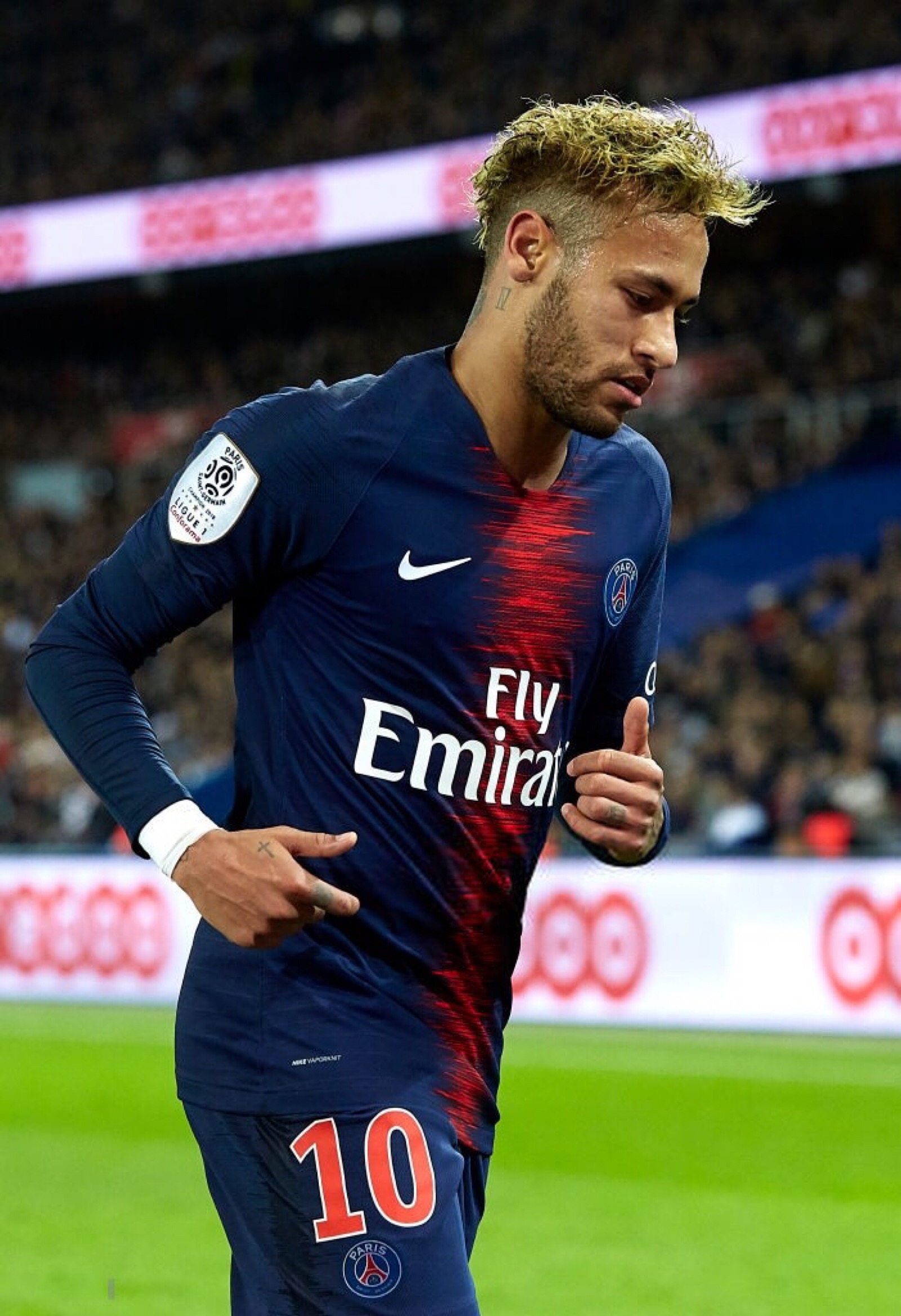 欧冠本周最佳阵容：马杜埃凯、孔德、格林伍德、卡尔在列（欧冠本周最佳阵容出炉：马杜埃凯、孔德、格林伍德、卡尔入选）