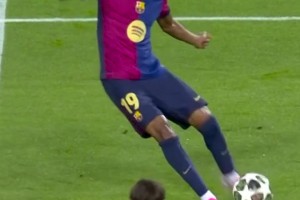 邵佳一独立带队时间不足一年半，此前曾担任国足助教（出任主帅未满一年半，邵佳一此前为国足助教）