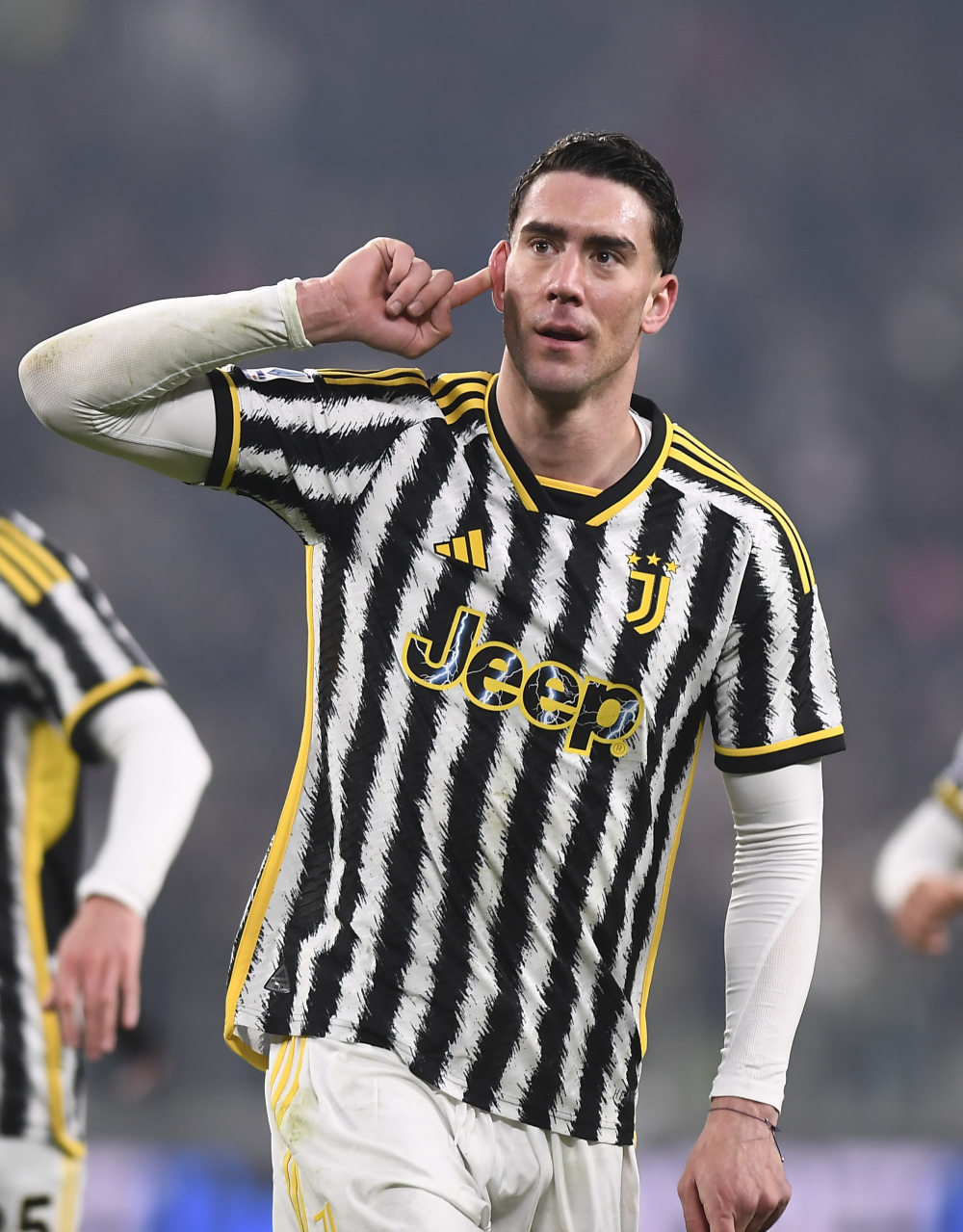 广岛三箭3-1柏太阳神夺冠，热尔曼-良、东俊希建功（广岛三箭3比1击败柏太阳神加冕，热尔曼-良与东俊希破门）