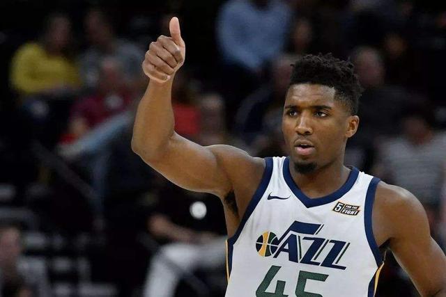 法甲战报：南野拓实一击制胜，十人摩纳哥1-0险胜巴黎（法甲简讯：南野拓实打入制胜球，十人摩纳哥1-0力克巴黎）